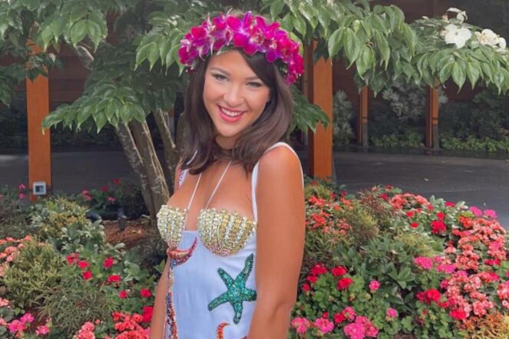 OVO JE PRELEPA ĆERKA BIL GEJTSA KOJA ĆE NASLEDITI MILIONE! Retko se pojavljuje, ODMERENA JE, ALI ATRAKTIVNA! FOTO