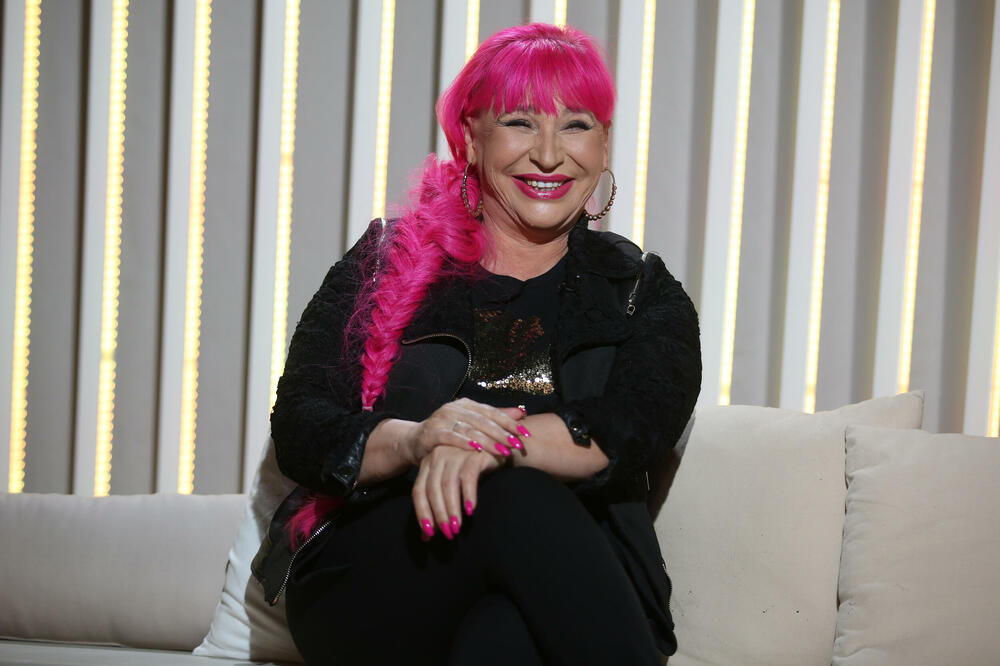 ZORICA BRUNCLIK ŽESTOKO O ZVEZDANOVOM ŽIVOTU: Pevačica oplela po Ani i Anđeli, pa OTKRILA na čijoj je STRANI