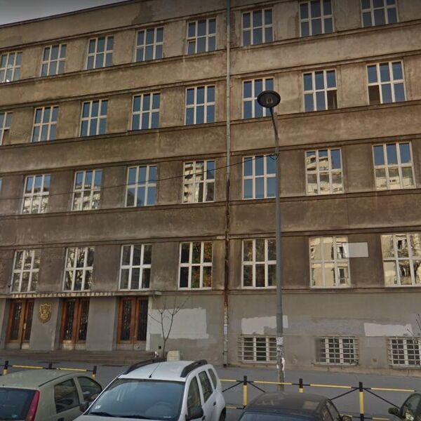 Đaci i roditelji protestuju ispred Pete beogradske gimnazije