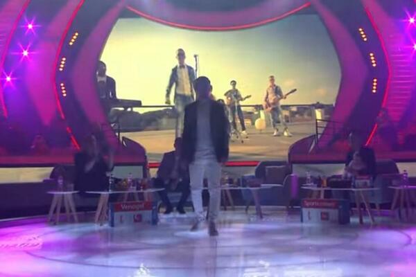 RADIO KAO KONOBAR, PA SE PROSLAVIO NA ESTRADI: Povukao se u JEKU SLAVE, svi znamo njegov čuveni HIT!