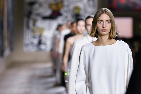 NOVI/STARI TREND KUCA NA VRATA! Evo KAKO da budete TRENDI ovog PROLEĆA (FOTO)