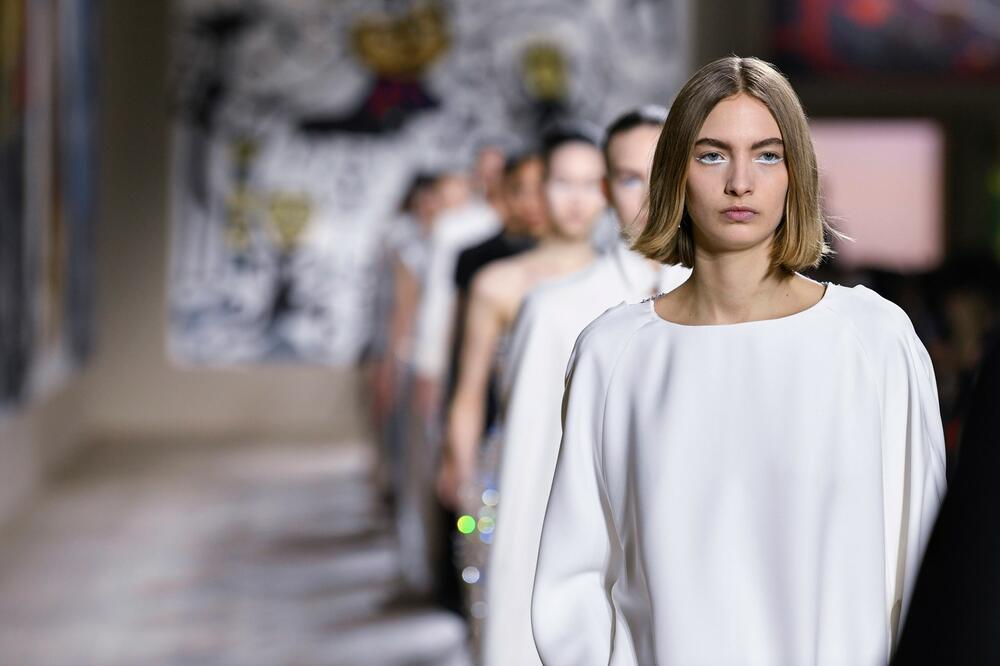 NOVI/STARI TREND KUCA NA VRATA! Evo KAKO da budete TRENDI ovog PROLEĆA (FOTO)