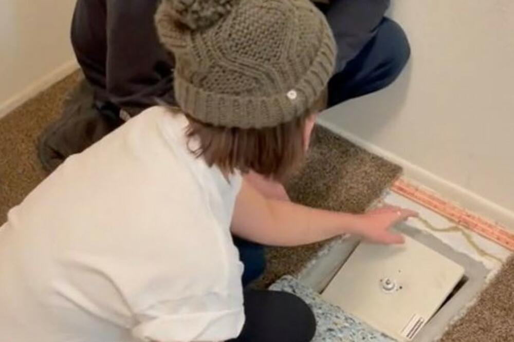 ŽENA USISAVALA PA ISPOD TEPIHA UGLEDALA ŠOK PRIZOR: Primetila ISPUPČENJE, kad je videla šta je, FRAPIRALA SE! VIDEO