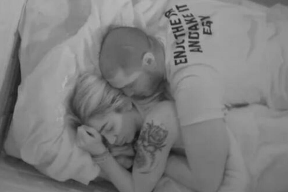 DEJAN I ALEKSANRA RAZMENJIVALI NEŽNOST PRED SVIMA! Sve pljušti, ne mogu da se ODVOJE! (VIDEO)