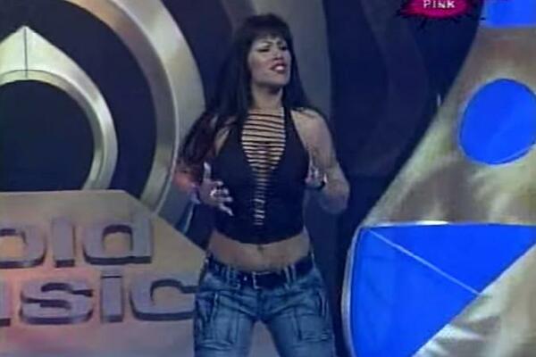 SNIMILA FILM, IMALA MODNU LINIJU I PUNILA KAFANE: Sada je NAŠA VELIKA ZVEZDA, a nekada je izgledala OVAKO!