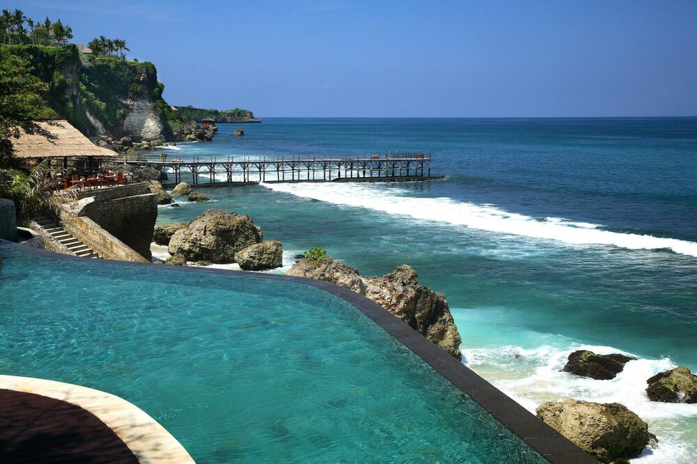 SRBI "PROVALILI" TAJNU STRANU LUKSUZNOG LETOVALIŠTA: Svi ostali u ČUDU kada su pokazali šta su KUPILI za 250 DINARA