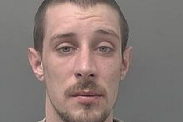 DANIJEL SPOPADAO POLICAJKE, TRAŽIO IM TROJKU: Kada su ga odbile, uradio je nešto potpuno SUMANUTO!