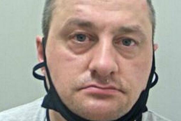 MOŽE LI BIZARNIJE? SELJAK ZATEKAO MRTVE KOKOŠKE: Umalo se ŠLOGIRAO kada je na snimku video šta im je MANIJAK uradio