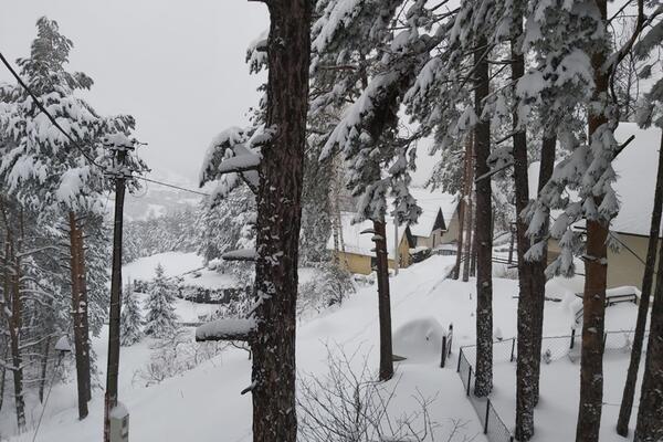 SRBIJA DOBIJA NOVO SKIJALIŠTE NA KROVU ŠUMADIJE: Ski lift sa kapacitetom od 800 mesta i fabrika snega (FOTO)