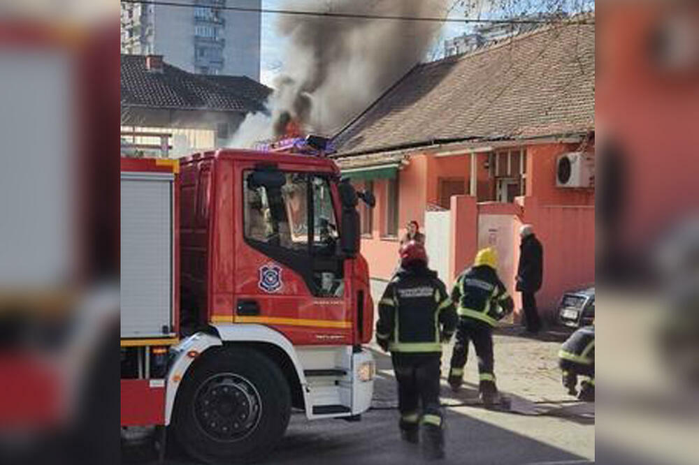 VATRENA STIHIJA U ZEMUNU: Požar izbio u jednoj FIRMI u UGRINOVAČKOJ ULICI (FOTO)