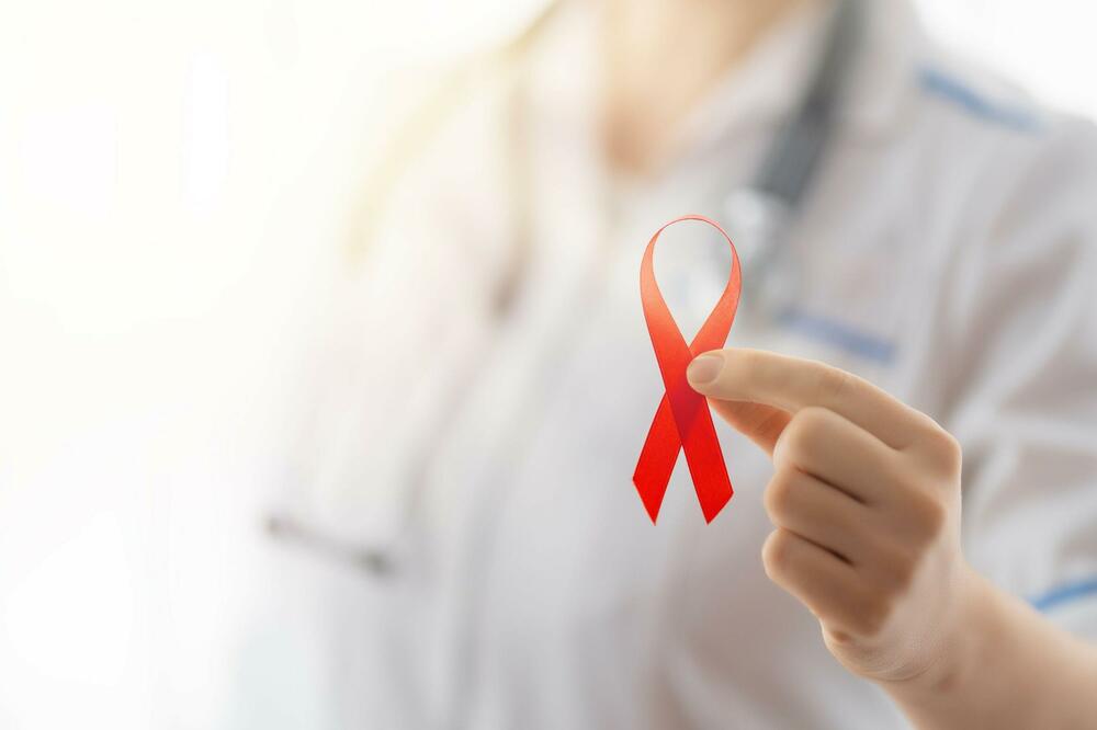 15. MAJA SE OBELEŽEVA DAN SEĆANJA NA PREMINULE OD HIV-a: U Srbiji od AIDS-a umrlo 2.119 osoba
