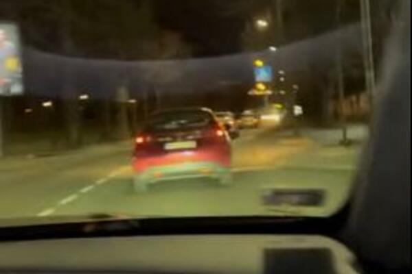 VOZI KAO LUD, UMISLIO DA JE U IGRICI: Snimak BAHATOG VOZAČA ljudi GLEDAJU u NEVERICI! ŠTA ti dečko RADIŠ?! (VIDEO)