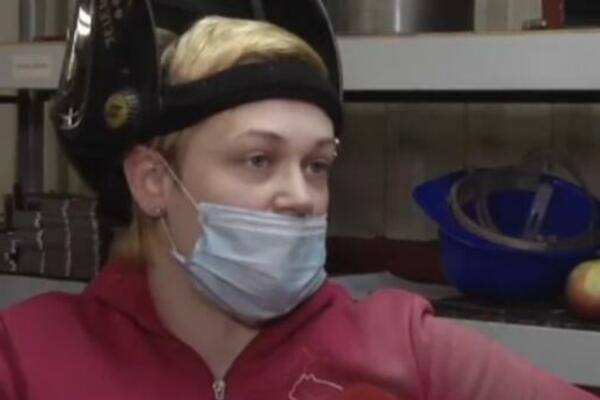 ZAVRŠILA JE SOLO PEVANJE, A SADA JE VARILAC: Jelena kaže da lak za nokte i kolomast mogu zajedno