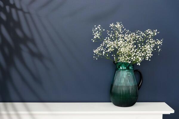 Vazu sa cvećem nikada, ali nikada nemojte stavljati na ovo mesto u domu: Uvenuće vam baš brzo