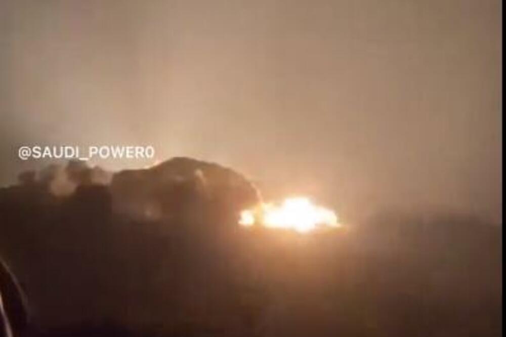 ŽIVI ZAVIDELI MRTVIMA, ISPALJENO 30 RAKETA ZA 15 SEKUNDI: Brutalno PRŽENJE, STRAVIČNO! (VIDEO)