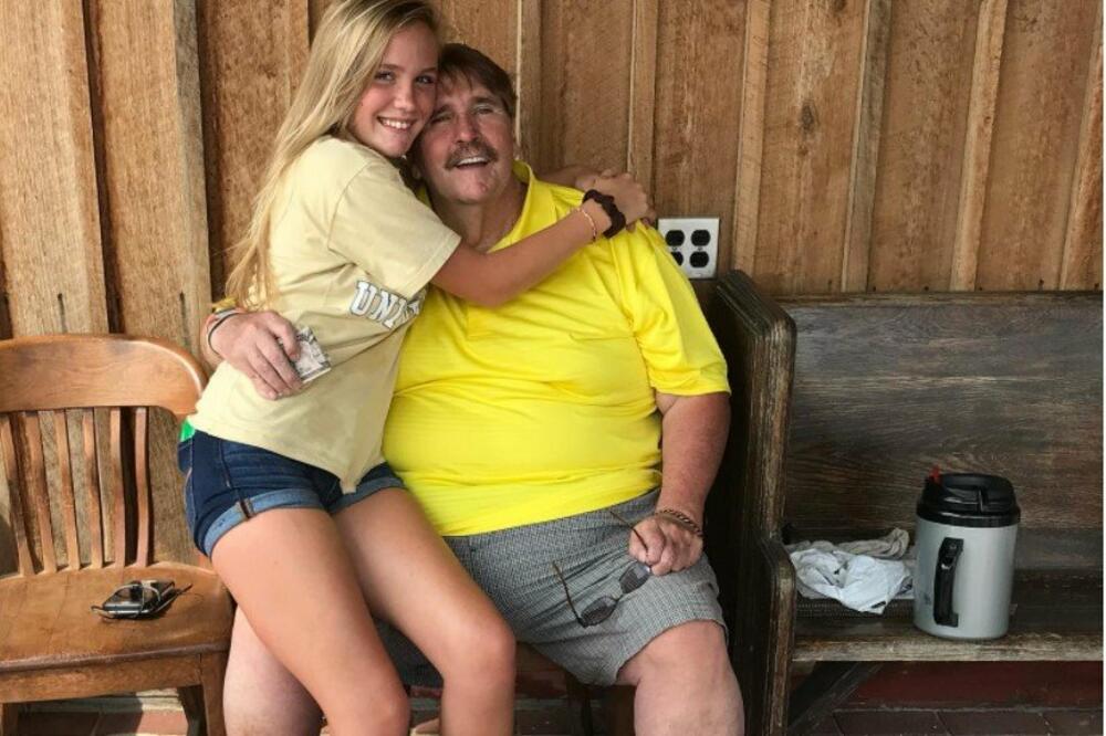 TINEJDŽERKA (16) JE SAMOHRANA MAMA DVOJE DECE: Prošla je KROZ PRAVI HOROR, otac dece je PAKLEN LIK