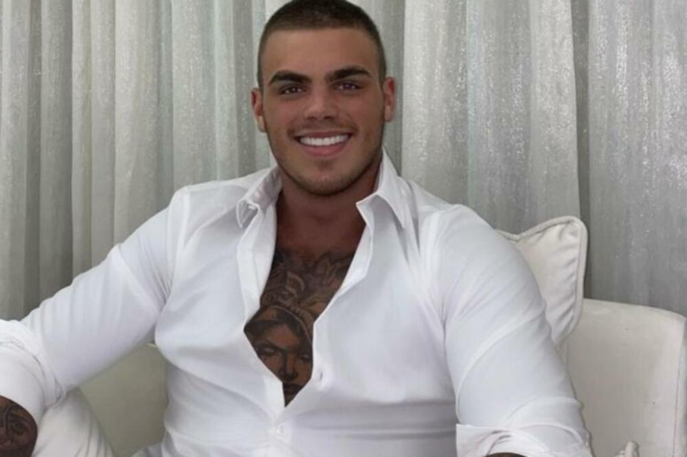 TONI SE SASTAO SA SRPSKIM MAKROOM PA SPOJILI DELATNOST: Isplivala FOTKA sa OVOG MESTA, Darin mali PODIVLJAO?