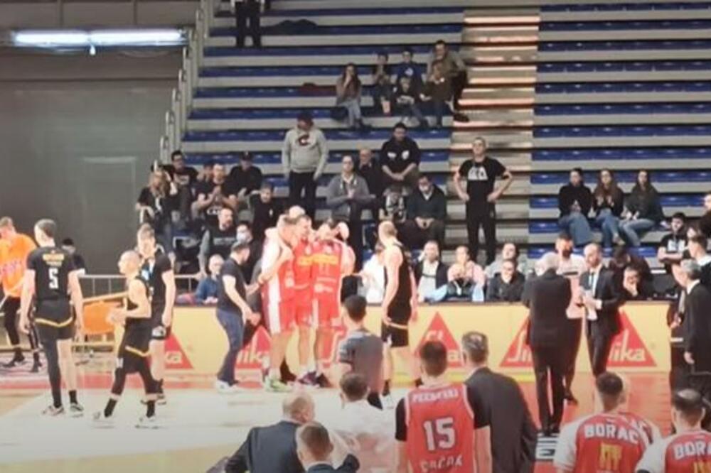 URLIK ZALEDIO PIONIR! JEZIVA POVREDA! MUK A POTOM APLAUZI "GROBARA" PRI IZNOŠENJU SA TERENA! (VIDEO)