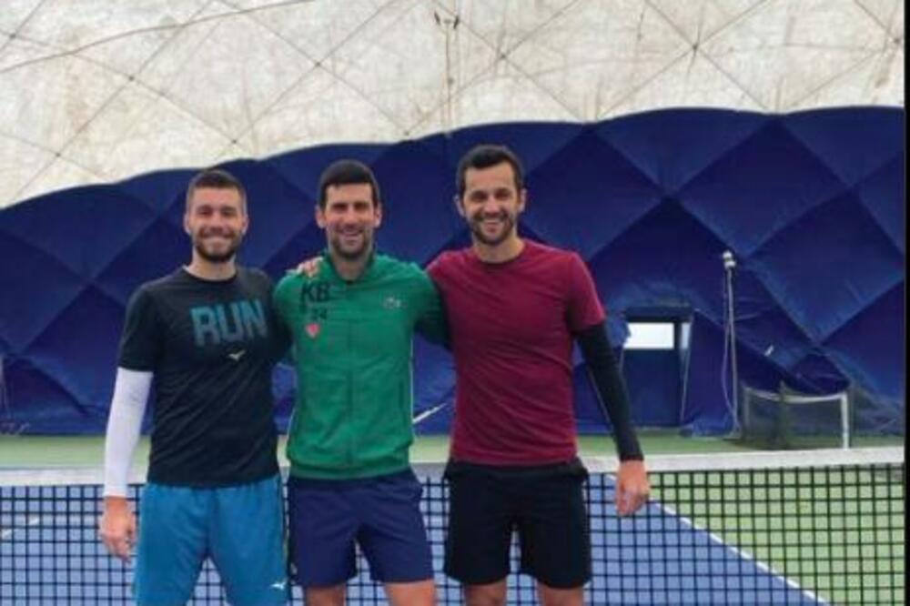 NAJTUŽNIJA SLIKA NOVAKA ĐOKOVIĆA, IZA NJE SE KRIJE VELIKA TRAGEDIJA! Ceo svet gleda i plače (FOTO)