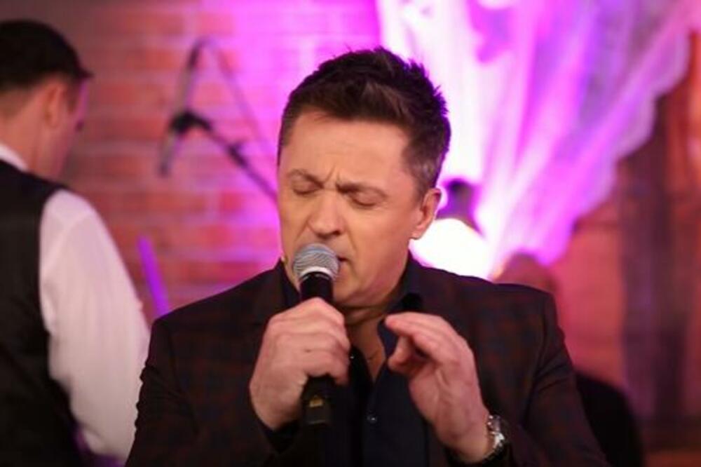 SITUACIJA KOJA JE MNOGE PATOSIRALA: Gošća dala 50 EVRA, pa napravila HIT POTEZ, folk pevač PRASNUO OD SMEHA