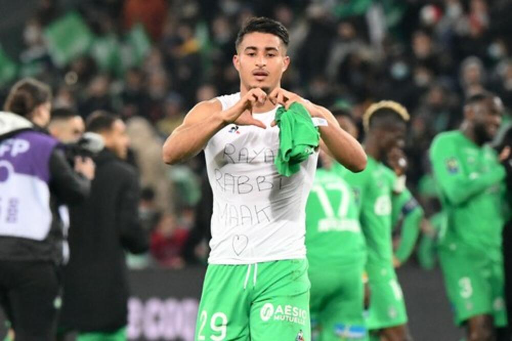 SRCEPARAJUĆA SCENA NA KRAJU UTAKMICE: Pomolio se za malog zemljaka, ali dečak (5) nije preživeo... (FOTO)