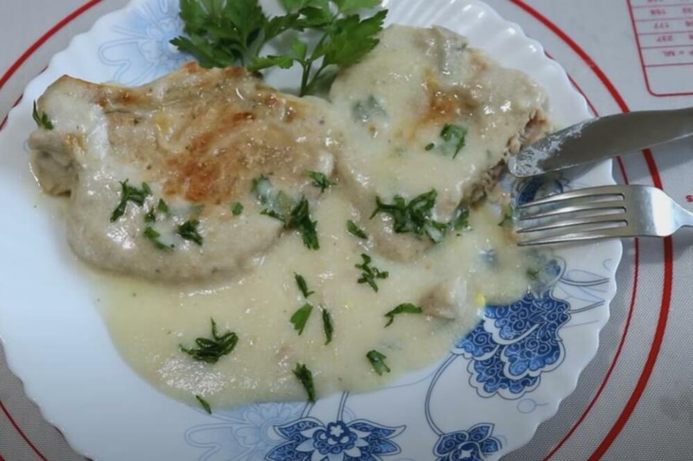 SAVRŠEN NEDELJNI RUČAK: Šnicle u SOSU od luka, poznato jelo na DRUGAČIJI NAČIN (RECEPT)