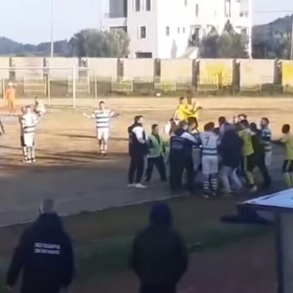 OPŠTI HAOS: Kasandrine pristalice TUKLE SVE ŽIVO! (VIDEO)