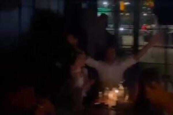 CARSKI! Pogledajte kako Nole LUMPUJE u Beogradu, svi u lokalu ostali u ŠOKU! (VIDEO)