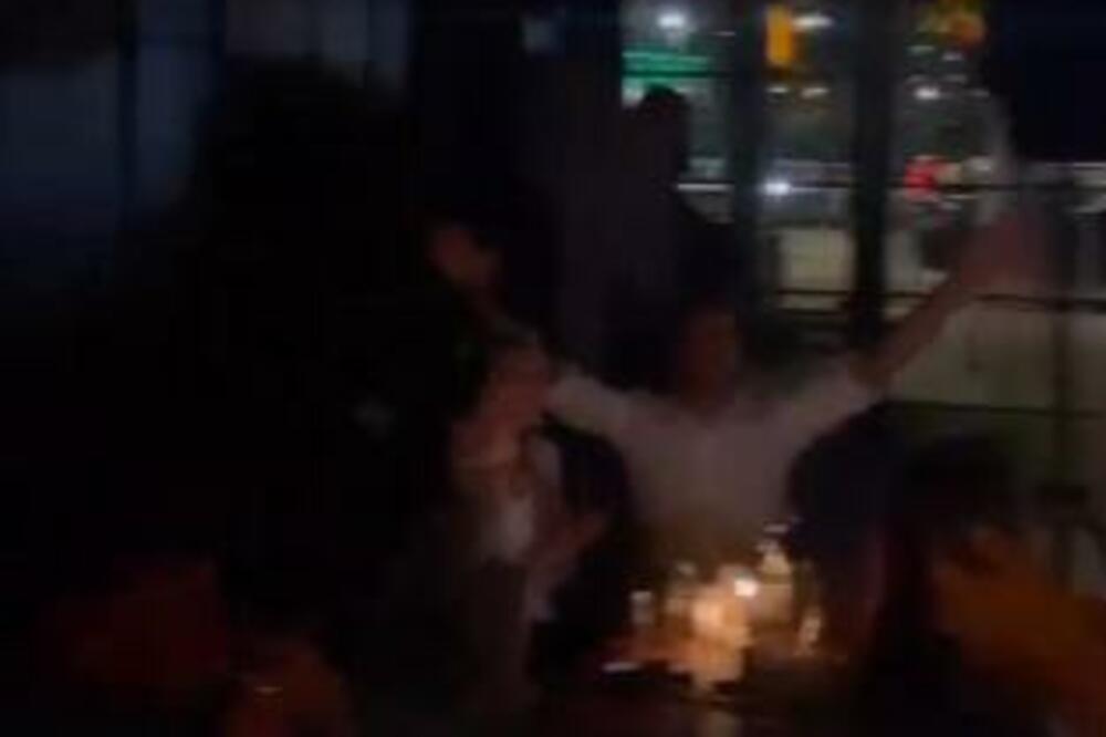 CARSKI! Pogledajte kako Nole LUMPUJE u Beogradu, svi u lokalu ostali u ŠOKU! (VIDEO)