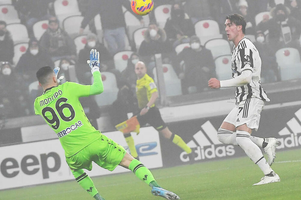 JUVENTUS NA VLAHOVIĆEV POGON STIGAO DO NOVA TRI BODA: Navijači Stare dame uvideli kakvo su pojačanje dobili!