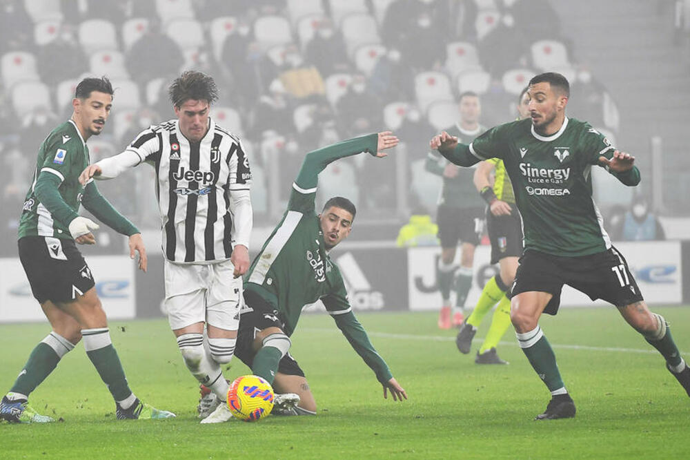 DUŠAN JE UŠAO U SRCA NAVIJAČA JUVENTUSA: U Torinu je počela prava VLAHOVIĆMANIJA, sve je u znaku DV7! (FOTO)