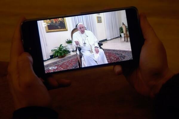 PAPA FRANJA POGAZIO STEREOTIPE! Po prvi put gostovao u POPULARNOJ emisiji (FOTO/VIDEO)