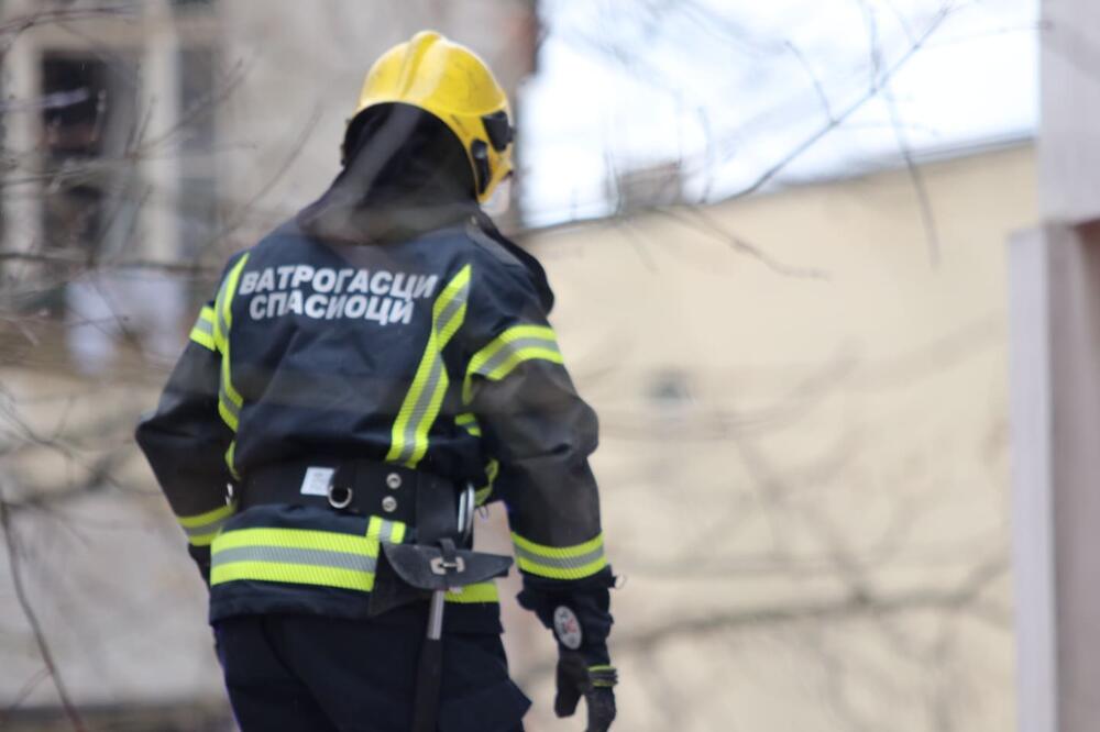 TRI OSOBE SE NAGUTALE DIMA U POŽARU U NIŠU! Vatrena stihija progutala sobu na sedmom spratu studentskog doma