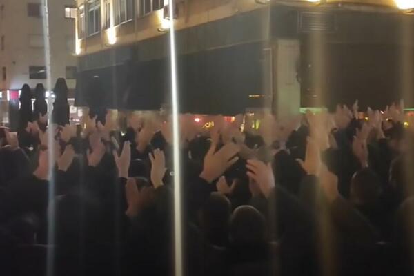 SRAMNO SKANDIRANJE! POSLE BRUTALNIH UVREDA NAVIJAČA OGLASIO SE VATERPOLO SAVEZ SRBIJE! (VIDEO)