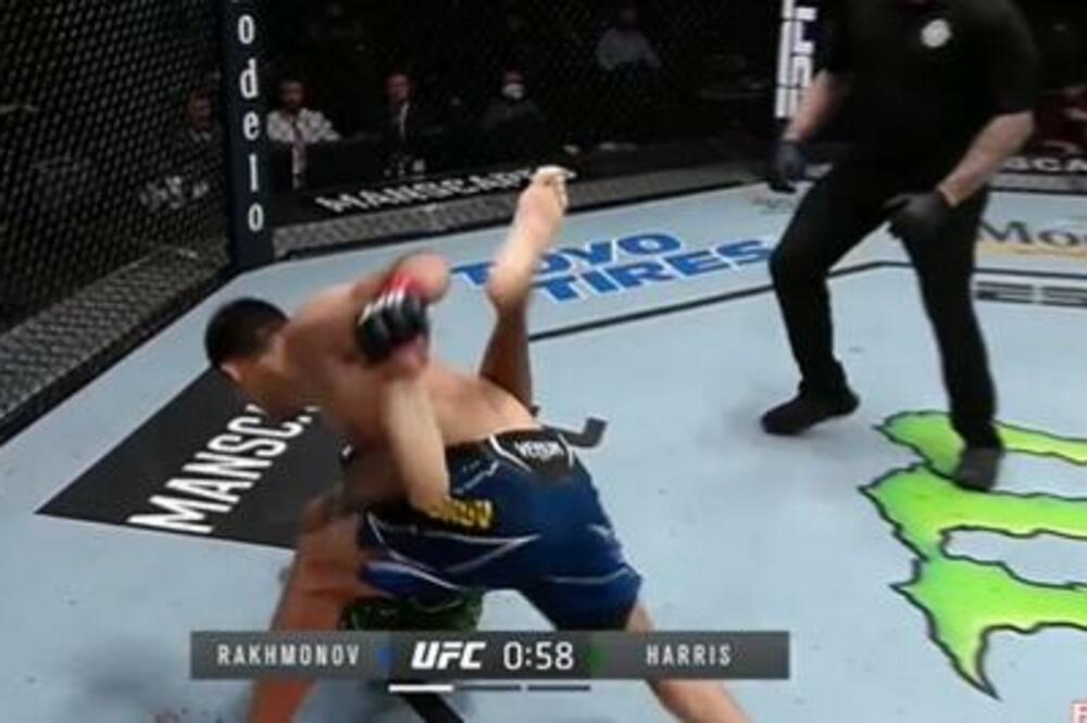 ZA OVO TREBA IMATI ŽELUDAC! KRVAV OTAGON! PROTIVNIK U NESVESTI A ON GA JOŠ UDARA! (VIDEO)