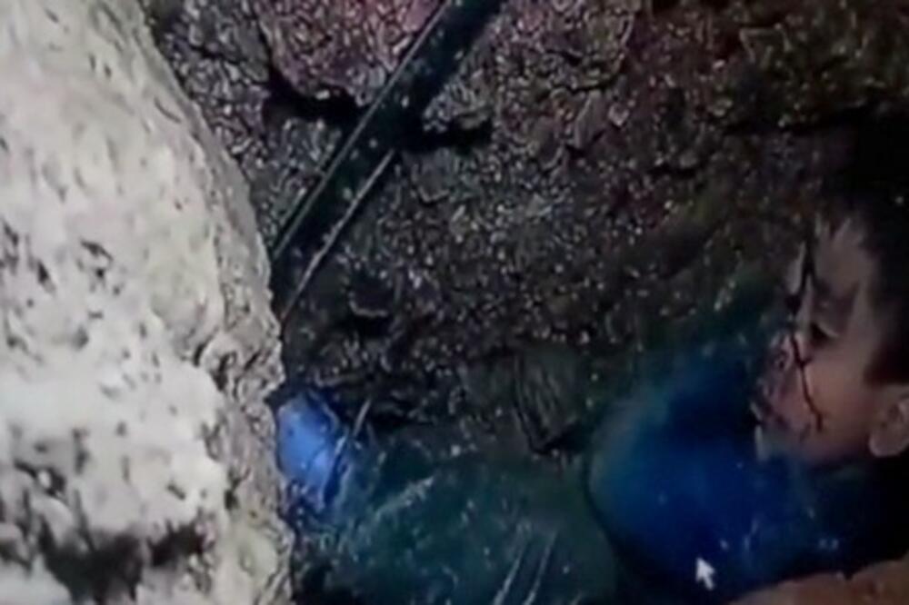 PRIZOR KOJI CEPA SRCA! Čitav svet se oprostio od DEČAKA koji je TRAGIČNO PREMINUO nakon pada u BUNAR (VIDEO)