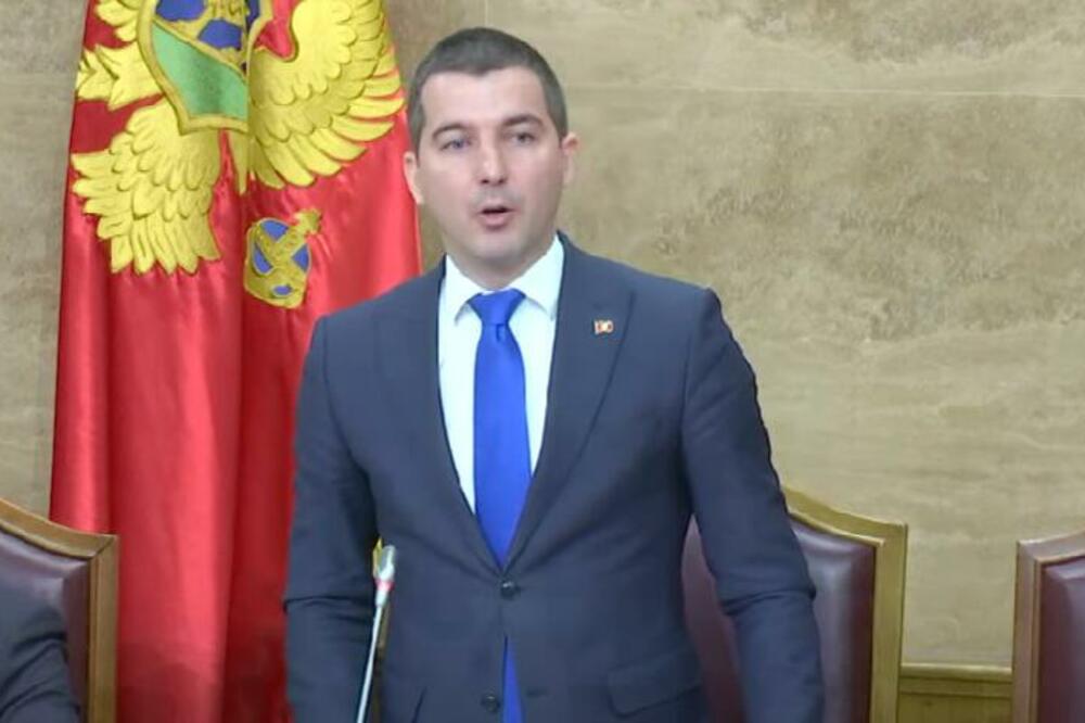 ALEKSA BEČIĆ RAZREŠEN SA DUŽNOSTI!