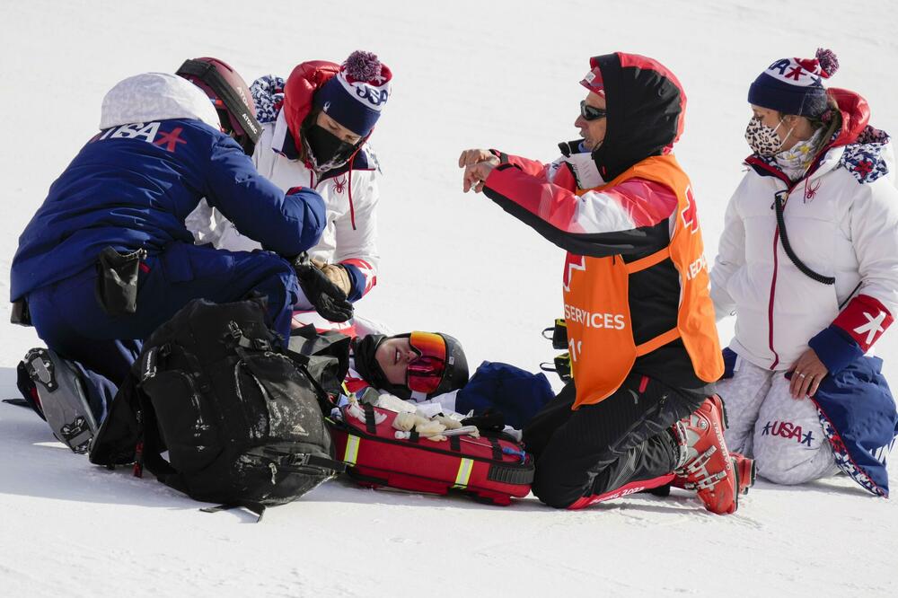 HOROR PAD NA SKIJANJU! PRELOM NOGE, ODNELI JE NA NOSILIMA!