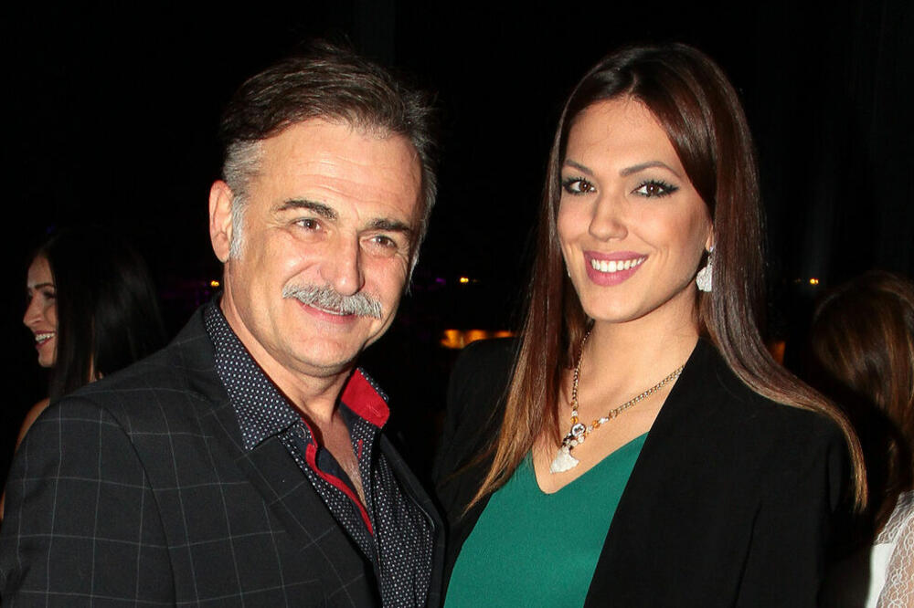 VERILA SE LEČIĆEVA BIVŠA? Osvanuo DIJAMANT na ruci Nine Radulović!