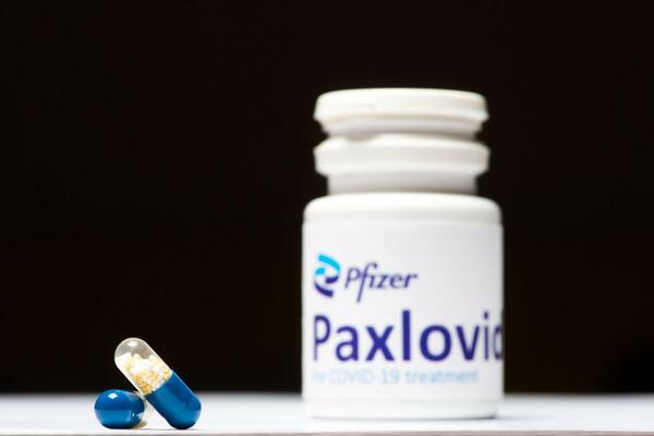 SVE O NOVOM LEKU KOJI JE STIGAO U SRBIJU: Pakslovid se daje starijima od 18, a evo ko NE SME da ga koristi