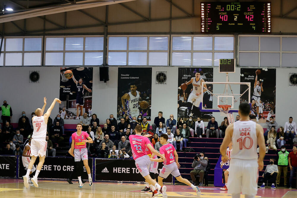 SRPSKI KOŠARKAŠ DOŠAO DA PROSLAVI ROĐENJE SESTRIĆA! NAŠAO VREME I ZA ZVEZDU! (FOTO)
