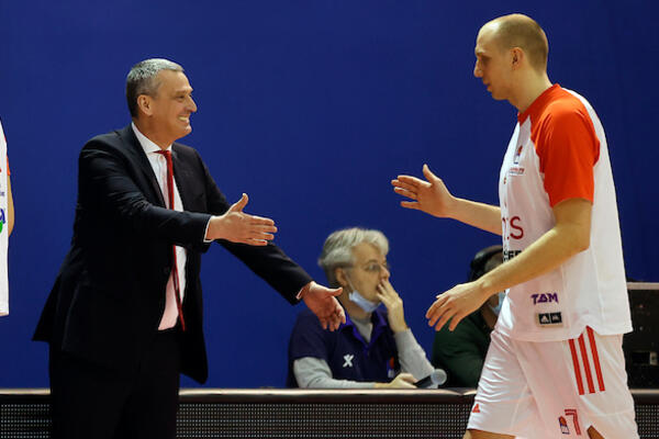 JOŠ UVEK ZADOVOLJAN POBEDOM U EVROLIGI! RADONJIĆ PRIŽELJKUJE BODOVE I PROTIV HRVATA!