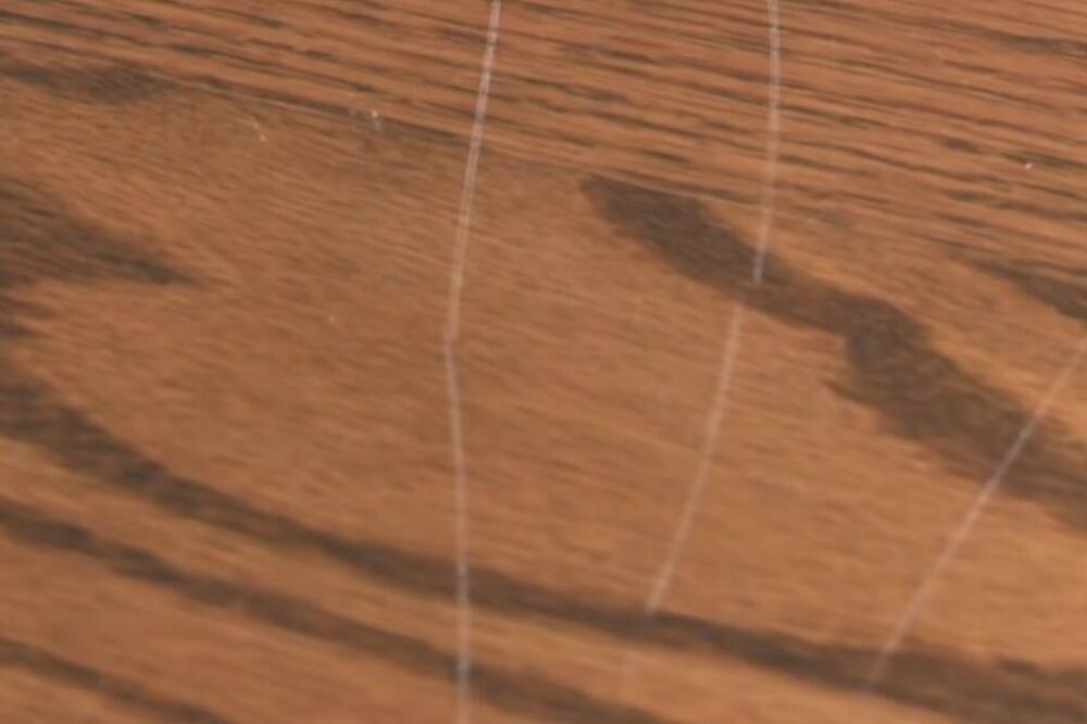 IMATE OGREBOTINE NA LAMINATU ILI PARKETU? Ne morate da ih menjate, skinite ih sastojkom koji imate kod kuće