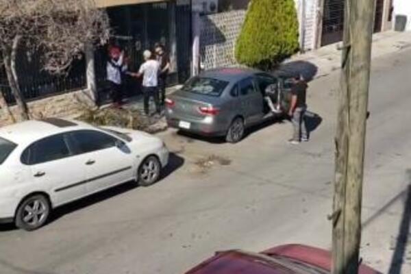 DEVOJKA SE VIĐALA SA ČETVORICOM ISTOVREMENO: Ispred kuće joj napravili SAČEKUŠU (VIDEO)