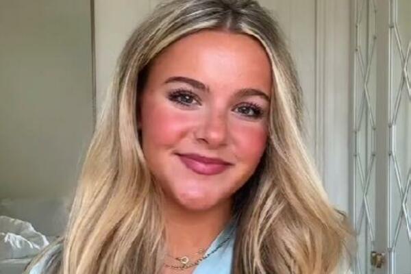 NE SMETA JOJ VIŠAK KILOGRAMA, PA ČESTO PIPA 1 DEO TELA: Kada se zagledate, SVE ĆE VAM BITI JASNO (VIDEO)