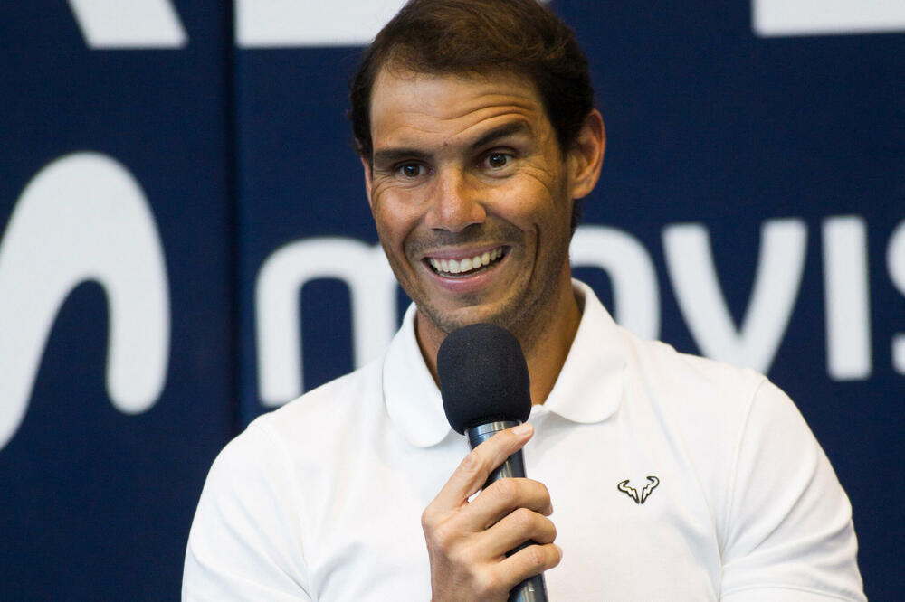 NADAL DELI LEKCIJE I VAN TERENA: Smirite se... Ne lomite rekete!