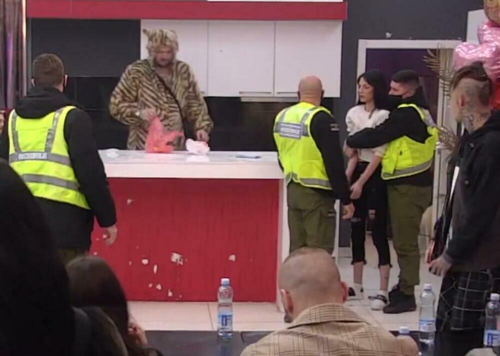 Fran Pujas, Tara Simov