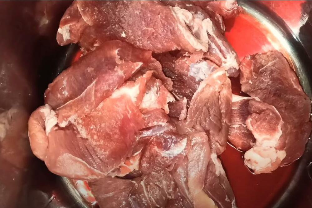 EVO ŠTA SE DESI AKO POJEDETE POKVARENU SVINJETINU: Ovo garant niste znali