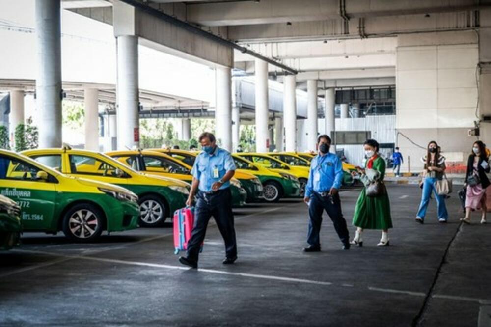 MLADIĆ UHAPŠEN NA AERODROMU, A ONDA USLEDIO ŠOK: Lekari ostali u NEVERICI kad su shvatili šta je IMAO U SEBI!