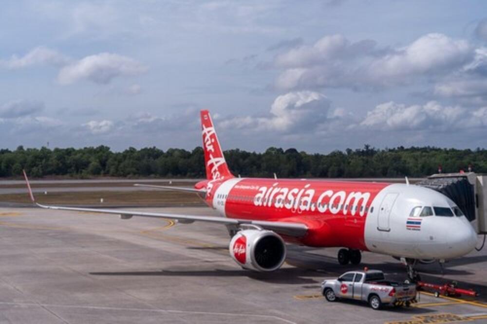 BRITANIJA OBUSTAVLJA SVE LETOVE IZ NAJVEĆE BAZE: Pista se ISTOPILA usred neviđenih TEMPERATURA! (VIDEO)